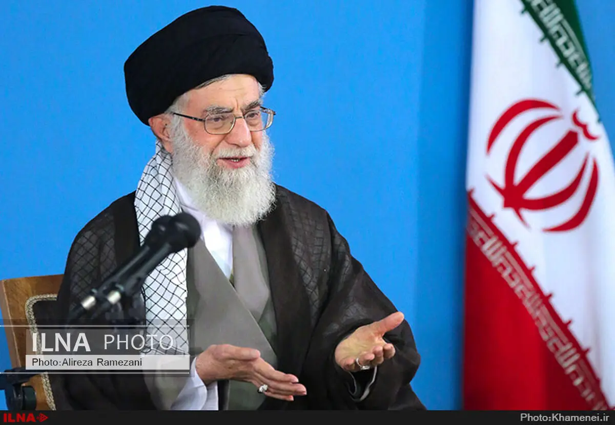 عکس قدیمی از رهبر انقلاب و آیت الله هاشمی