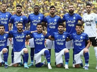 ویدیو: خروج بازیکنان استقلال از هتل و عکس یادگاری با هواداران
