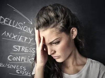 چرا گاهی بدون علت احساس دلشوره داریم؟ 