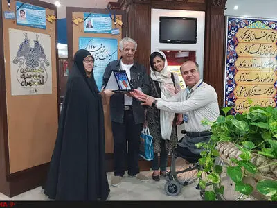 بازدید پرویز تناولی از موزه صلح جانبازان شیمیایی تهران