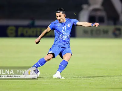 صحنه‌ مشکوک به پنالتی برای استقلال مقابل ملوان (ویدیو)