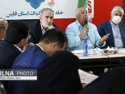 نشست فعالان کارگری و کانون بازنشستگان شیرازباحضورنمایندگان مجلس شورای اسلامی