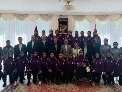 حضور تیم ملی فوتبال بانوان در سفارت ایران در بلاروس