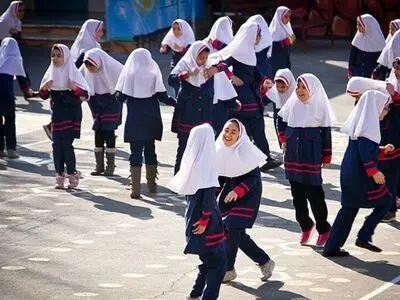 امکان حضور دانش‌آموزان در مدرسه پیش از ساعت مقرر و با حفظ امنیت وجود دارد/ به دستور وزیر تراکم کلاس‌ها نباید بیشتر از ۴۵ نفر باشد