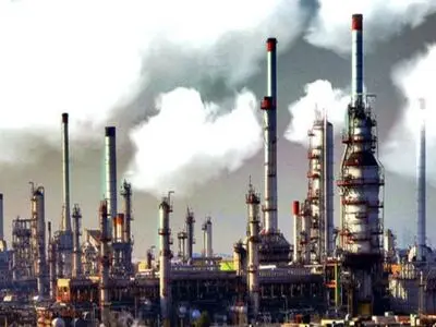 اثرات غیرقابل جبران آلودگی ناشی از انتشار دود غلیظ بر کارگران پالایشگاه آبادان 