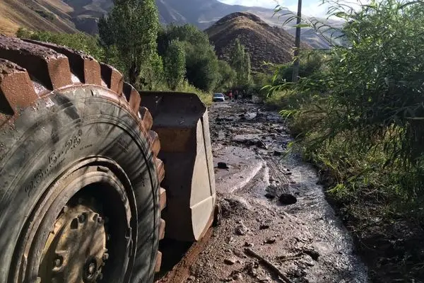 وقوع سیلاب در محور روستایی ناریان از توابع بخش بالاطالقان