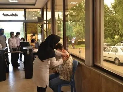 تزریق واکسن کرونا به رانندگان تاکسی در کرج آغاز شد