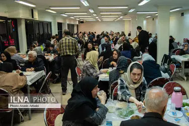 ضیافت افطاری خانه کارگر با حضور کارگران و بازنشستگان-شب هشتم ماه رمضان