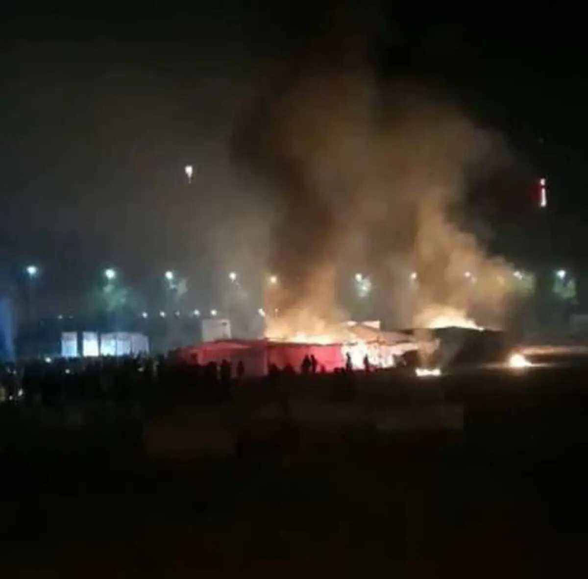 چادرهای کشاورزان معترض در بستر زاینده رود به آتش کشیده شد