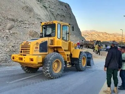 انسداد موقت محور پردیس–تهران در پی ریزش کوه/ عدم وقوع تلفات جانی و ادامه بررسی ها