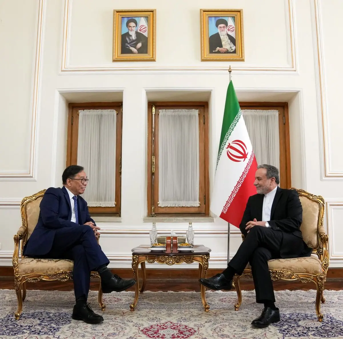 دیدار معاون وزیر خارجه فیلیپین با وزیر امور خارجه کشورمان