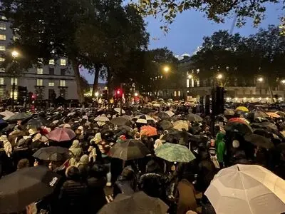 Protesters rally in London, elsewhere in solidarity with Gaza