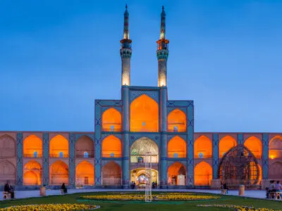 تبعات کرونا در زمین‌گیر شدن صنعت گردشگری یزد/ فروشگاه‌های صنایع‌دستی مقروض‌هستند