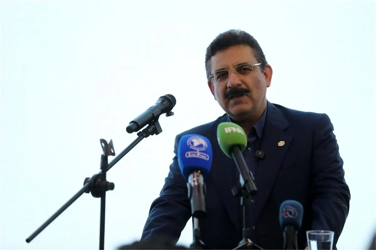واحدهای تولیدی و خدماتی بنیاد مستضعفان در ایام جنگ یک روز هم تعطیل نشد