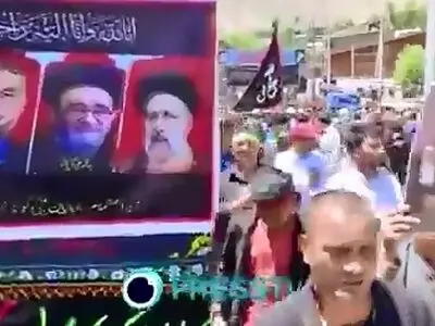 عزاداری مردم کشمیر هند برای رئیس جمهور شهید با شعارهای فارسی: خامنه‌ای رهبر ماست، ما اهل کوفه نیستیم + فیلم