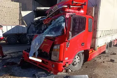 تصادف ۲ دستگاه کامیونت در جاده قدیم رشت یک کشته برجا گذاشت + فیلم