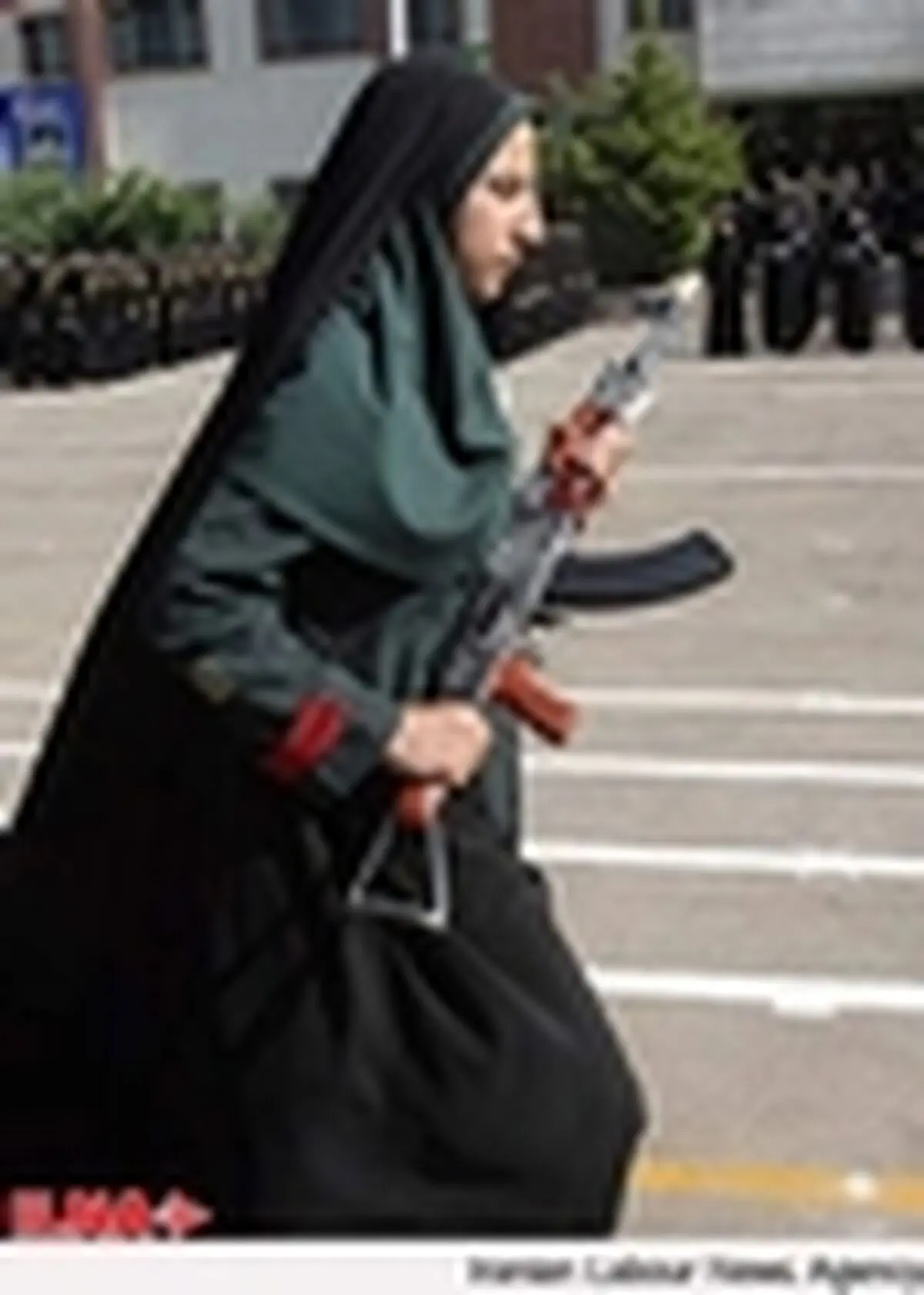 زنان پلیس کمتر از مردان تخلف می‌کنند