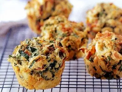 طرز تهیه مافین اسفناج و پنیر فتا