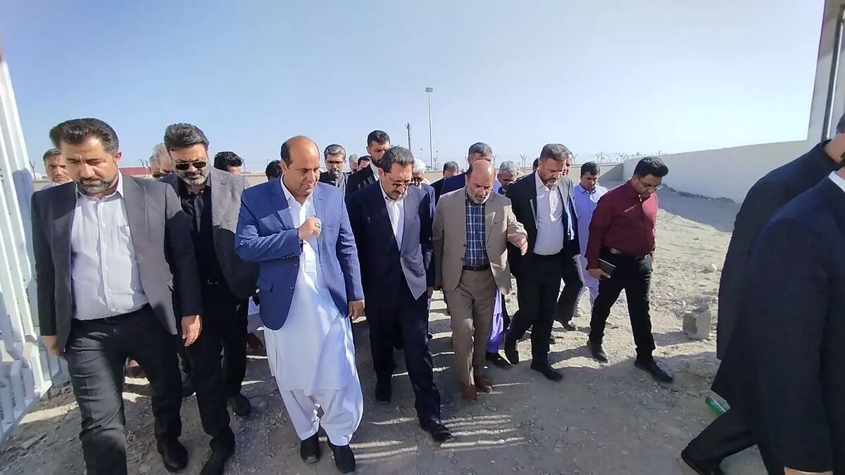 بازدید وزیر صمت از بازارچه میرجاوه 

