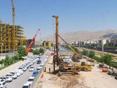 تلاش شبانه‌روزی در پروژه زیرگذر خیابان شهید پیشرو