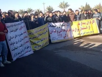 تجمع کارگران فولاد پاسارگارد کوار/ بی‌عدالتی و غم نان تا کی؟! +فیلم