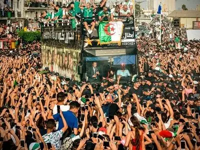 استقبال مردم الجزایر از قهرمان جام ملت های آفریقا