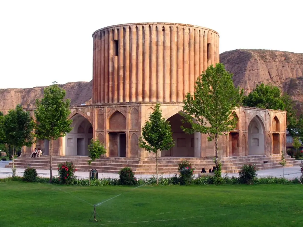 ساماندهی محوطه ضلع شمالی عمارت خورشید کلات