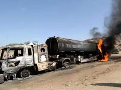 حریق خودروی تانکر حمل سوخت در جاده اهواز- اندیمشک