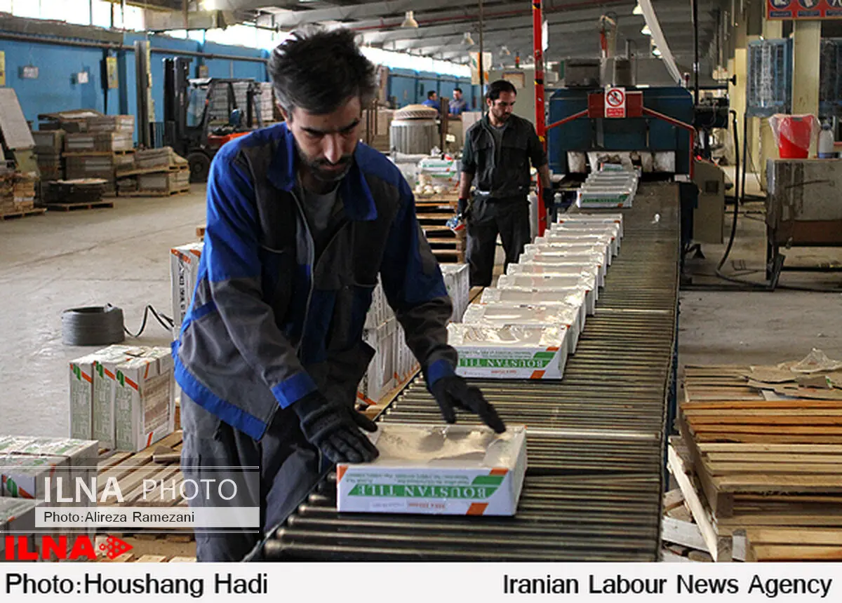کارخانه کاشی گلچین با ۳۲۰ کارگر فعالیت خودرا از سر گرفت