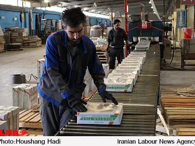 کارخانه کاشی گلچین با ۳۲۰ کارگر فعالیت خودرا از سر گرفت