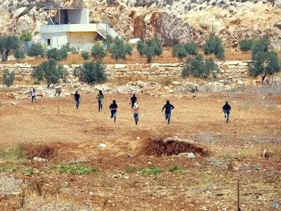 ادامه یورش شهرک‌نشینان به فلسطینیان در کرانه باختری