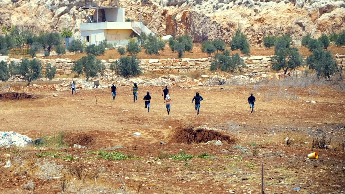 ادامه یورش شهرک‌نشینان به فلسطینیان در کرانه باختری