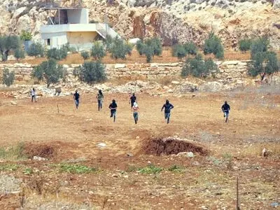 ادامه یورش شهرک‌نشینان به فلسطینیان در کرانه باختری