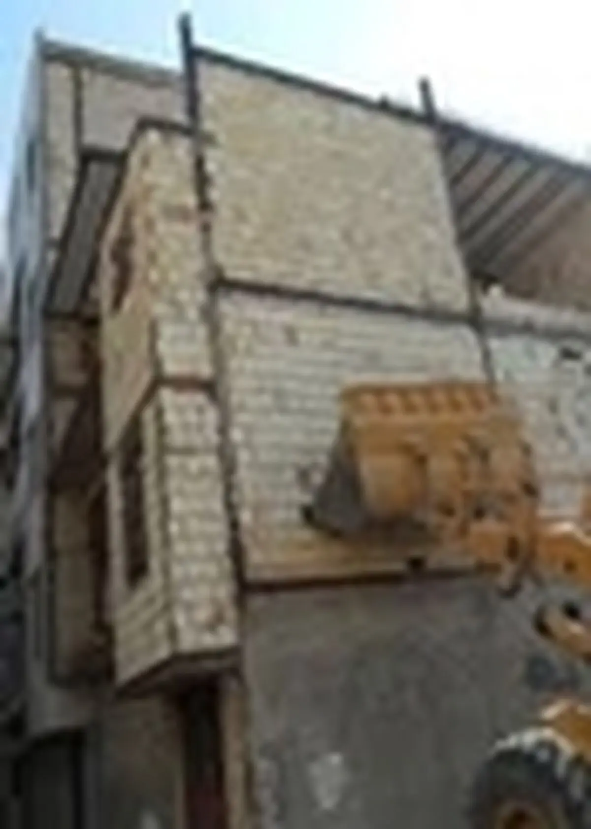 افراد سودجو در حال تخریب اراضی باغی و کشاورزی شهرستان نظر آباد هستند