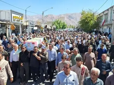 تشییع باشکوه پیکر سردار شهید حسین حکیمی بر دوش مردم داراب