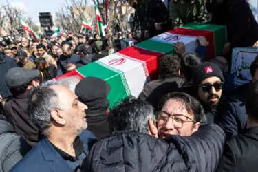 تشییع پیکر ۱۰ شهید جنگ رمضان همزمان با روز جهانی قدس در بندرعباس