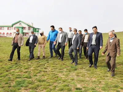 آغاز عملیات نصب دکل های پیست اسکی روی چمن فندقلو/پروژه تا دوماه آینده افتتاح می‌شود