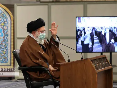  دیدار تصویری رهبر معظم انقلاب اسلامی  با جمعی از قشرهای مختلف مردم قم