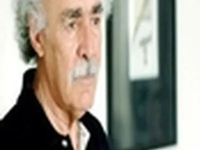 «خجالت بکش آقای ترحم» و «بی‌نقاب»؛ کارهای تازه‌ی خسرو حکیم‌رابط