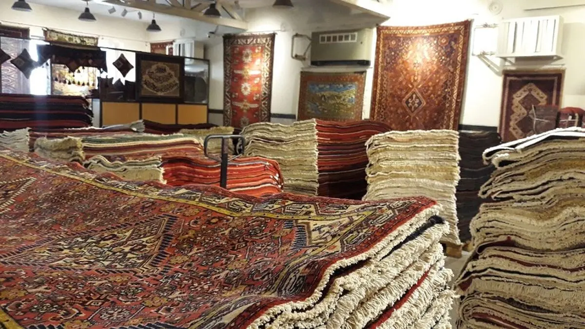 ادامه صادرات فرش به واسطه کشورهای ثالث/ هند، چین و مصر اصلی‌ترین رقبای ایران