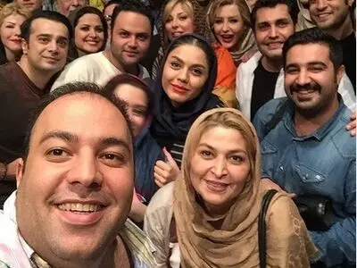سلفی علی اوجی با بازیگران به روایت نیوشا ضیغمی+عکس