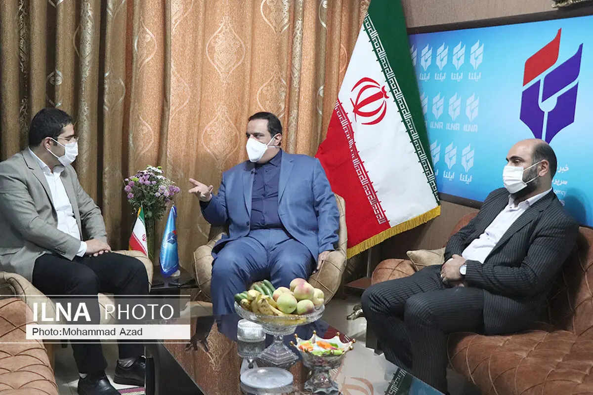 شهردار قزوین باید شهرداری چی باشد نه اداری/ بی تدبیری شهردار در مقابل ترافیک سنگین شهر/ شهردار قزوین از اتاق خود به مردم سلام می دهد+فیلم                                     