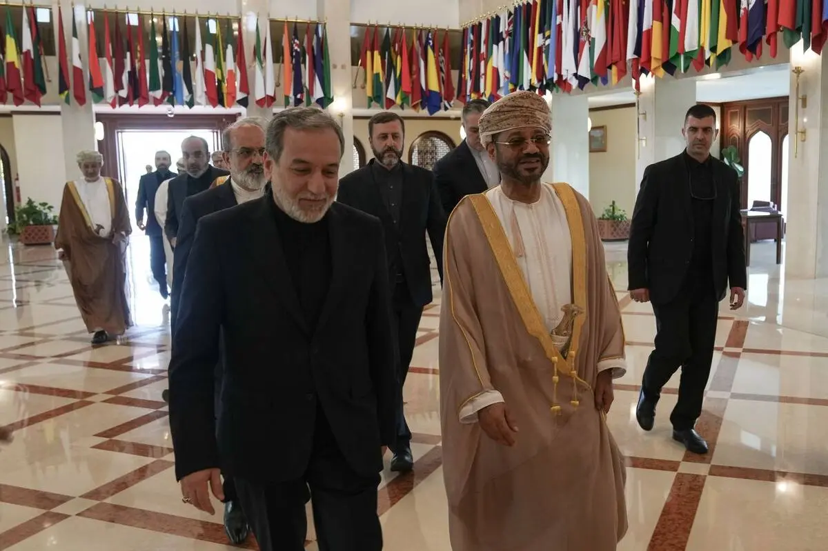 استقبال وزیر امورخارجه عمان از وزیر امورخارجه کشورمان