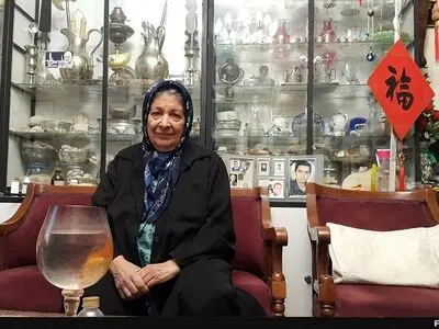 یک دانشجوی ایرانی با آرنج نخست‌وزیر چین را کنار زد/ از عشق به باستان‌شناسی تا شکستن قرق مردها/ ایران، انار و انگور به چین داد، هلو و زردآلو گرفت