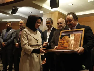 تجلیل از دانشمند ایرانی در حوزه پزشکی بازساختی در شیراز