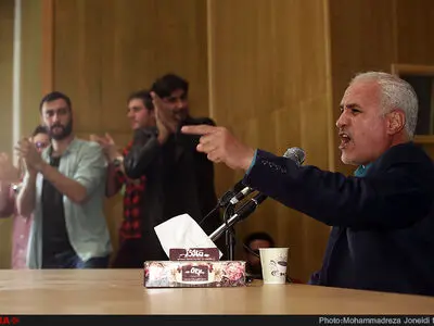 حمله تند حسن عباسی به یک عضو مجمع/ دانشگاه امام صادق عامل وضع کنونی اقتصاد کشور است!