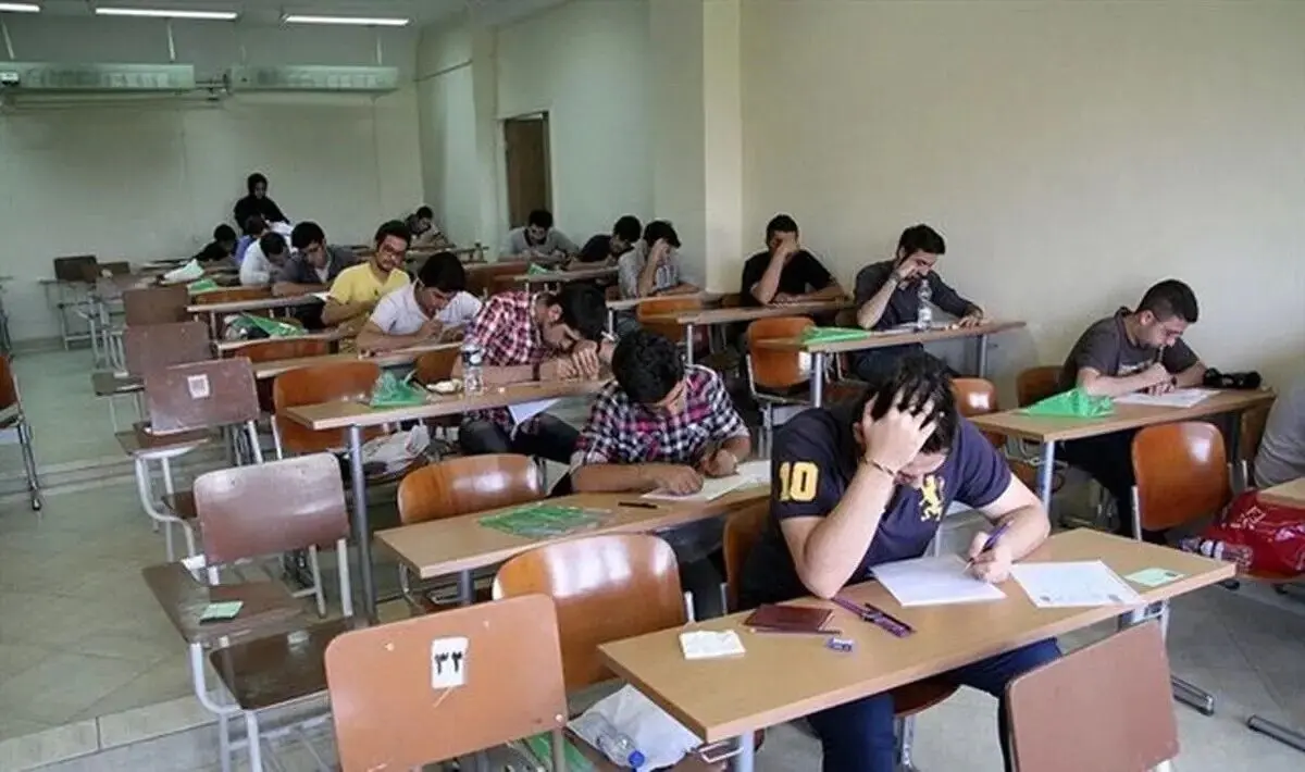 بازدید رئیس سازمان بازرسی از یک حوزه برگزاری امتحانات نهایی

