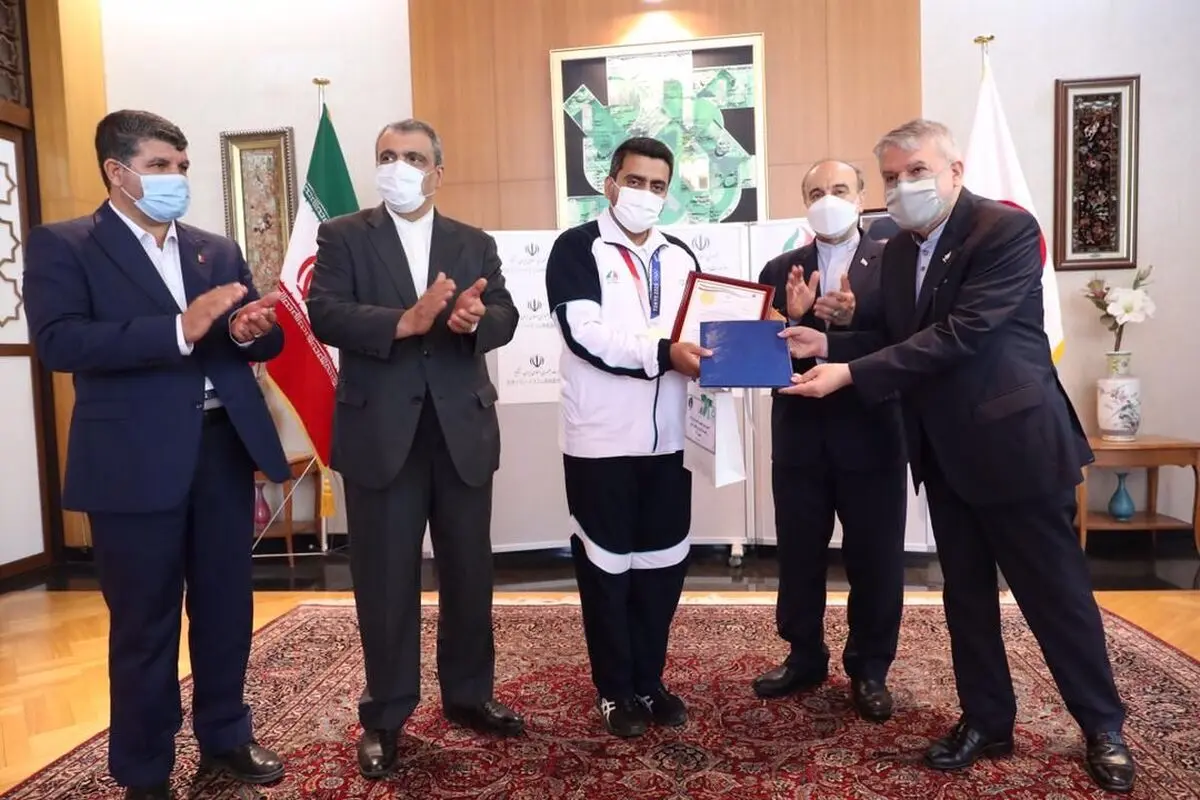 پاداش ۱۰ هزار یورویی جواد فروغی پرداخت شد
