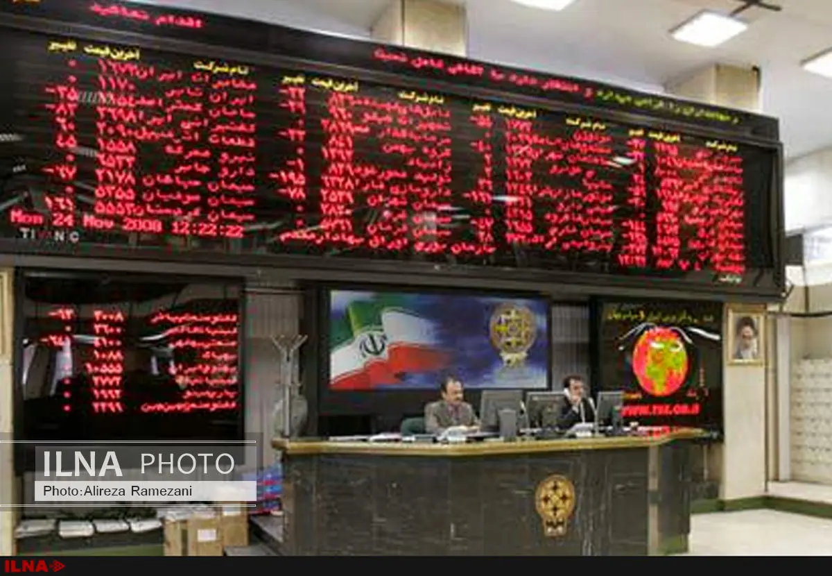 اختلاسها در دولت قبل، ریسک سرمایهگذاری در بورس را افزایش داد / بازار سرمایه امسال جذابتر میشود