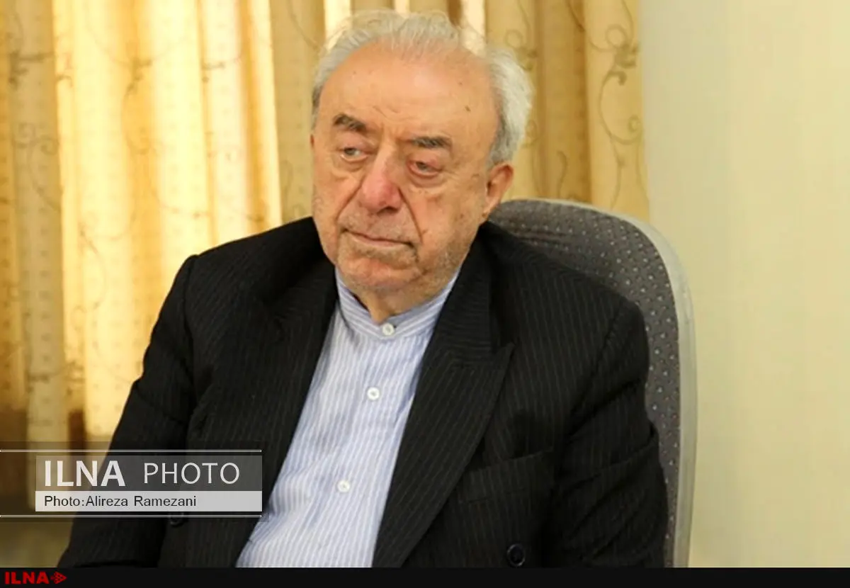 آیتالله هاشمی پیچیدگیهای اقتصادی بعد از انقلاب را آسان کرد/ او به راستی سردار سازندگی بود